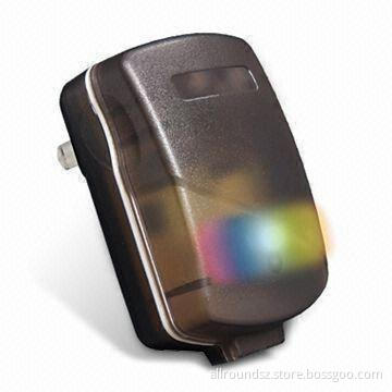 USB Travel Charger with Flashlight and 110 to 220V Voltage